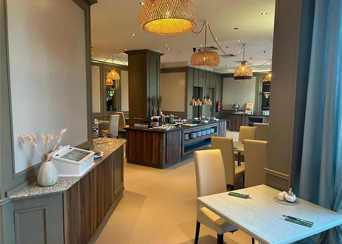 Отель Amadeus Frankfurt 4*