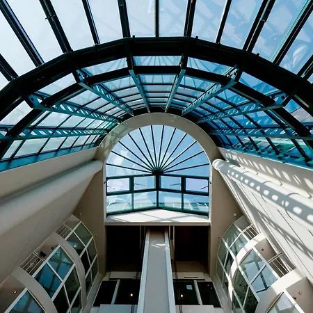 Amadeus Frankfurt Otel 4*