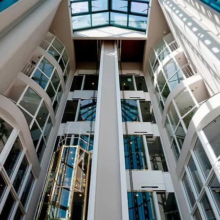 Amadeus Frankfurt Otel 4*