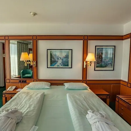 Amadeus Frankfurt Hotel 4*