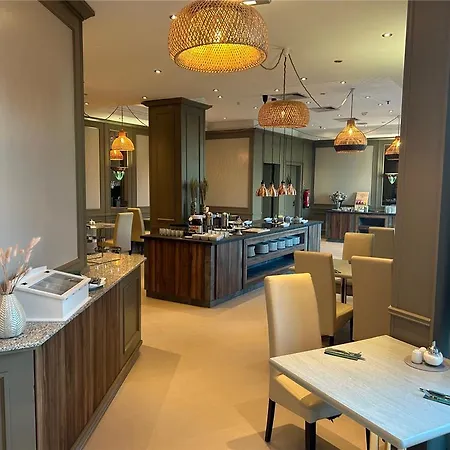 Отель Amadeus Frankfurt 4*